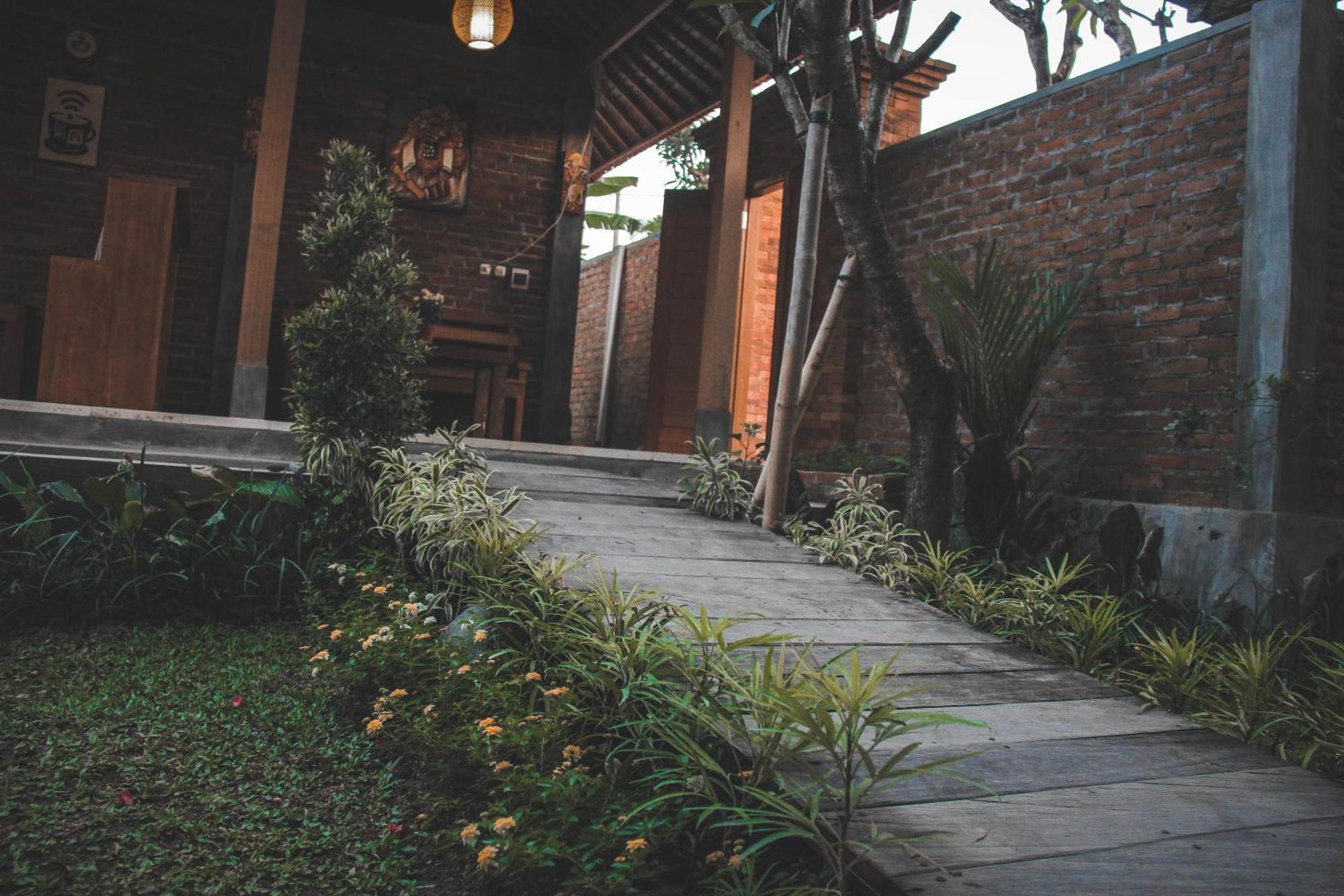 The Govardhan Homestay Canggu Екстериор снимка